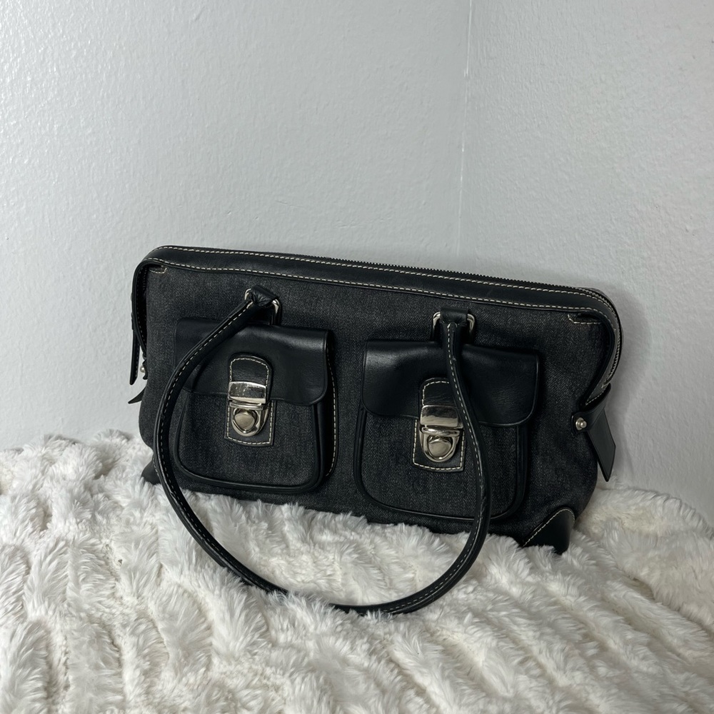 Dooney & Bourke Black Shoulder Bag with Structured Design